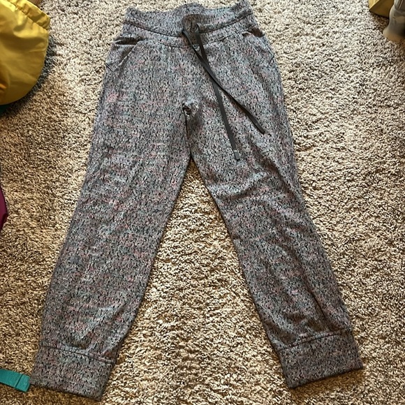 lululemon athletica Pants - Lululemon Ready to Rulu Jogger Crop 2 BEST color ever!